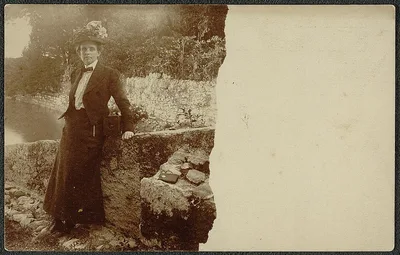 [Frances Benjamin Johnston, full-length portrait, posing by a wall…, Cadenabbia, Italy, 1900