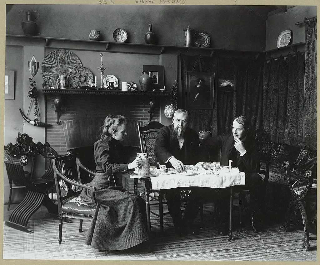 [Frances Benjamin Johnston having tea with Elbert Hubbard (far right)…, Washington D.C., 1900