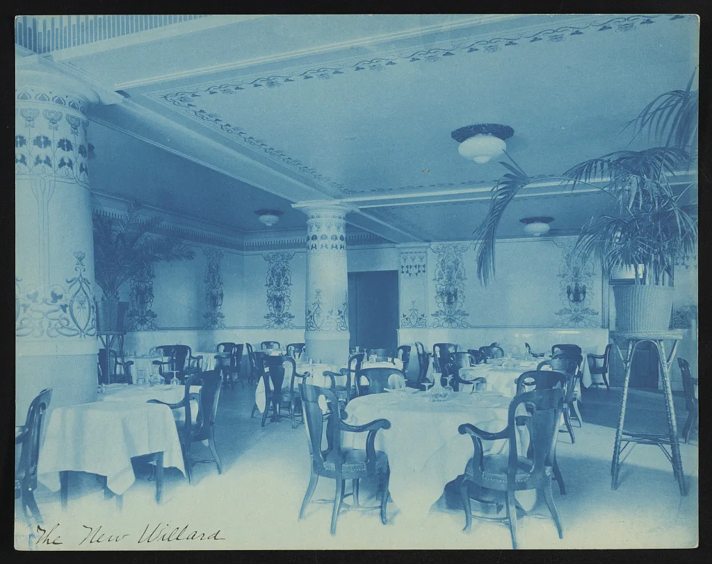 [Dining room in the Willard Hotel, Washington, D.C.], Washington D.C., 1904
