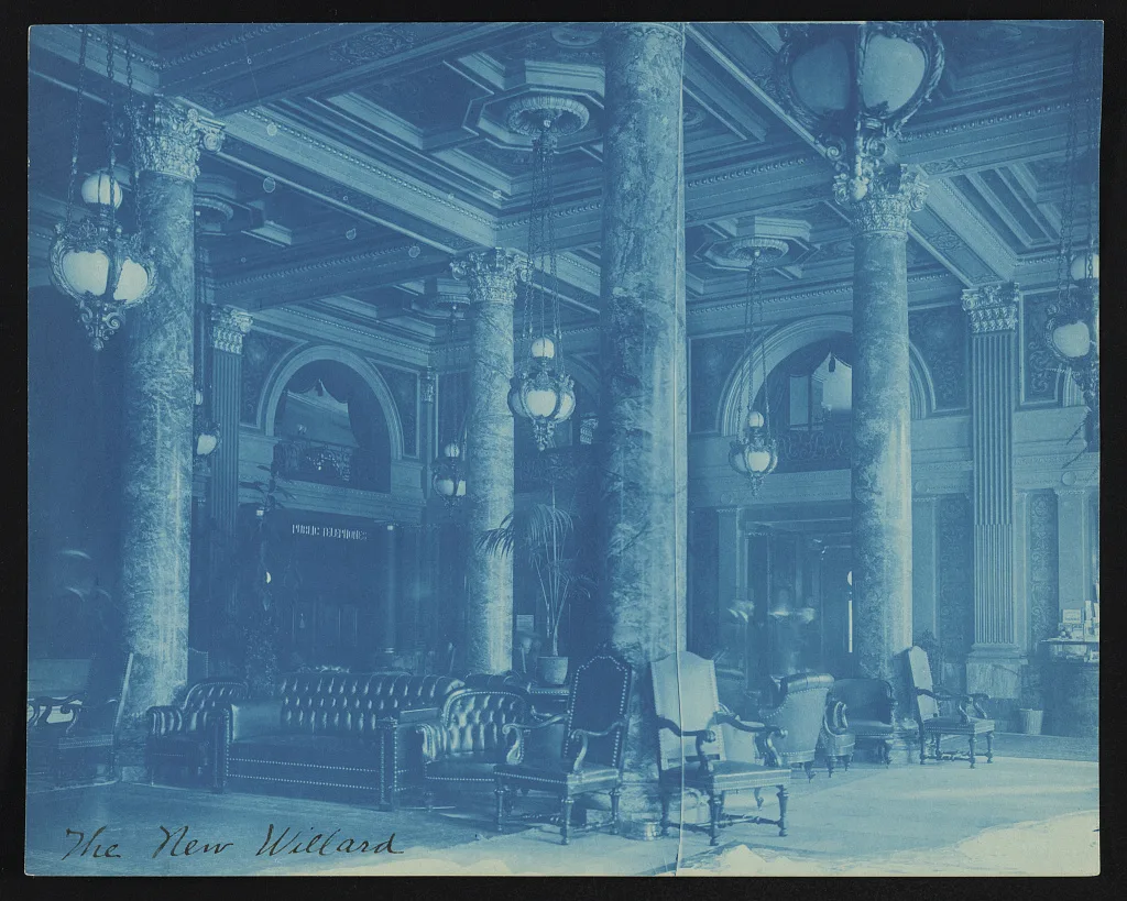 [Willard Hotel lobby, Washington, D.C.], Washington D.C., 1904