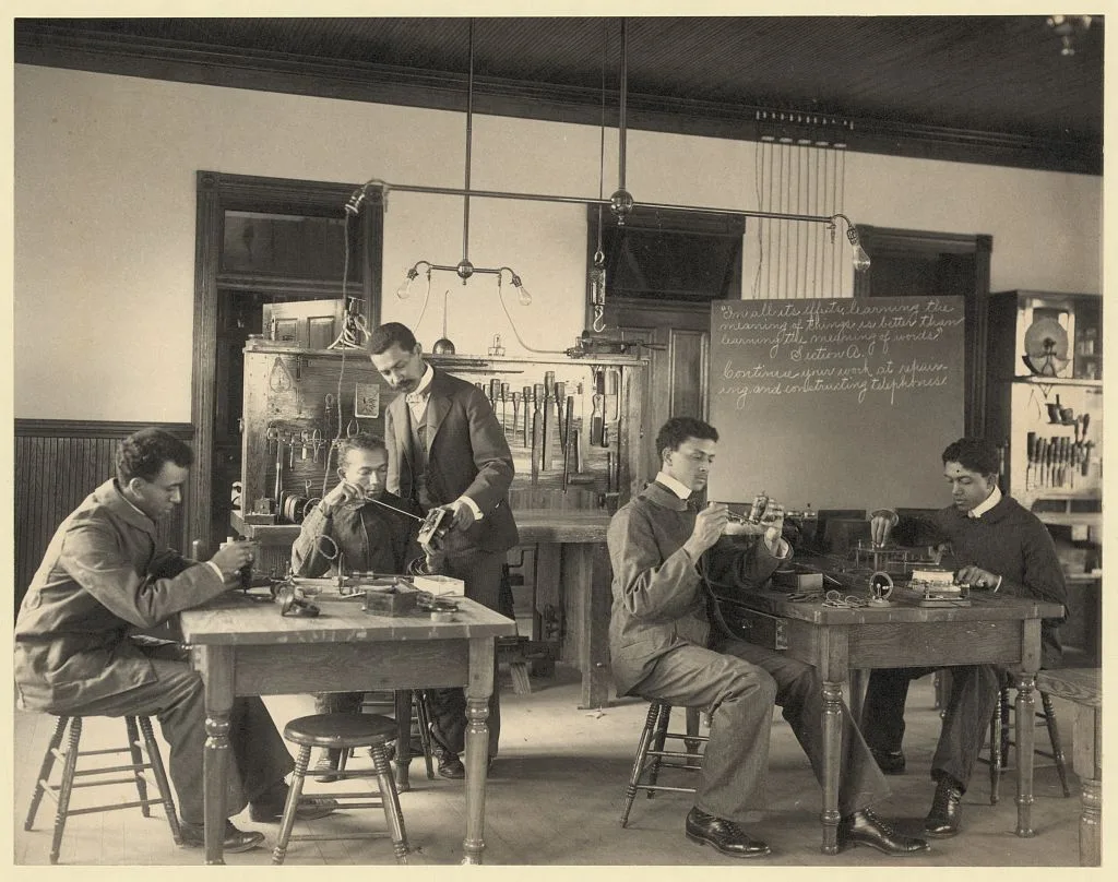 [Students constructing telephones at Hampton Institute], Virginia, Hampton, 1899