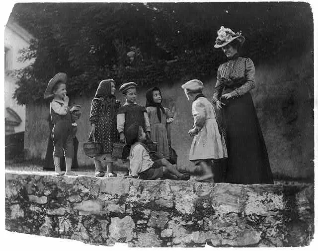 International courtesy. Italian children and wife of U.S. consul at…, 1899
