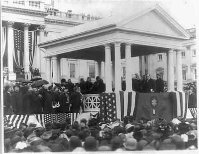 [William McKinley, Pres. U.S., taking Oath of Office; half-length,…, 1901