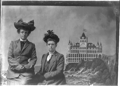[Frances Benjamin Johnston, with Maddie (her mother), 1903, with a…