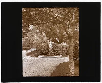 [Gramercy Park, between East 20th and East 21st Streets east of Park…, New York, Gramercy Park, 1922