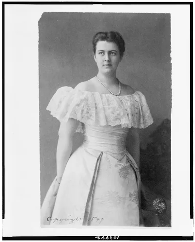 [Mrs. Frances Folsom Cleveland, three-quarter-length portrait,…, 1897