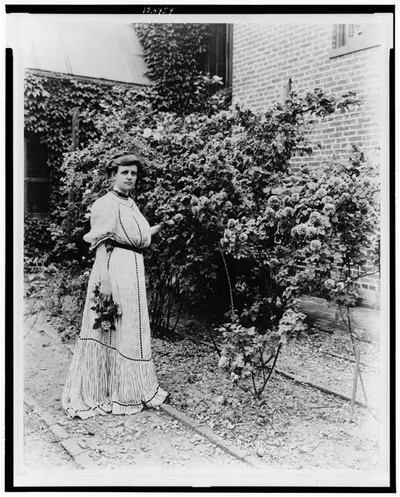 [Frances Benjamin Johnston, full-length portrait, standing in her…, 1890
